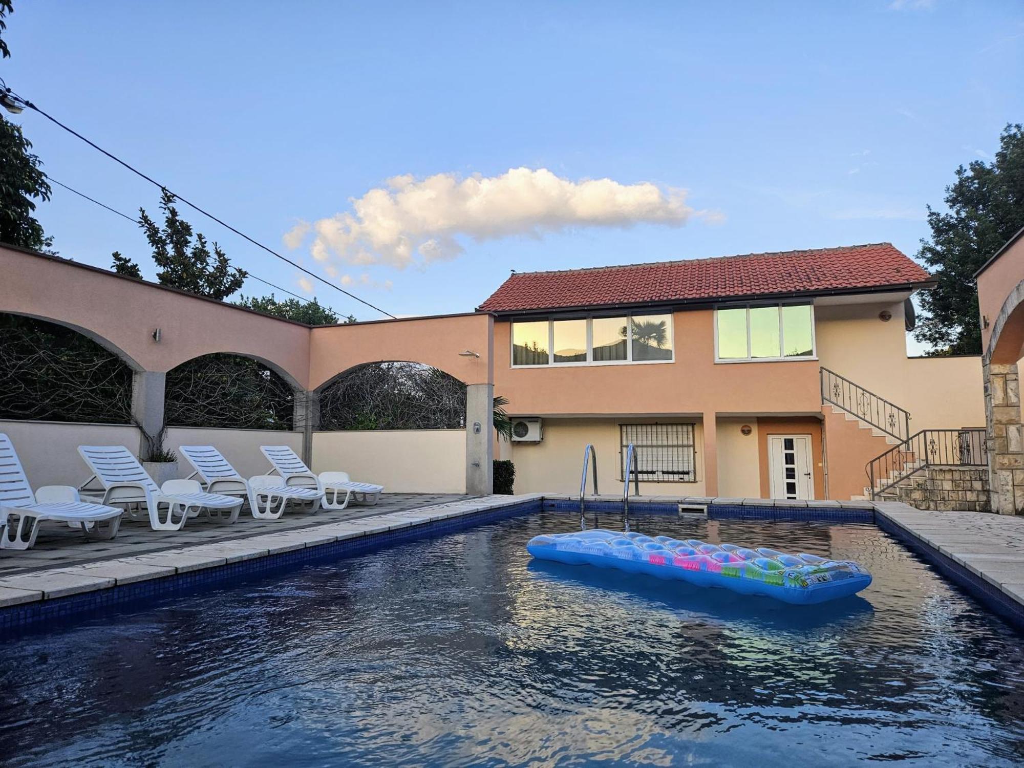Holiday Home Rozic - Villa With Private Seasonal Heated Pool Мостар Екстериор снимка