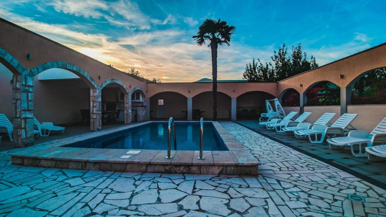 Holiday Home Rozic - Villa With Private Seasonal Heated Pool Мостар Екстериор снимка
