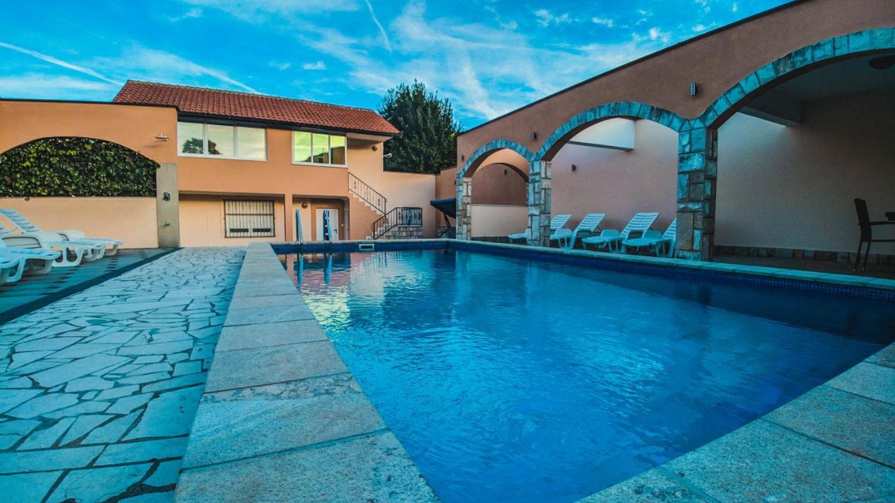 Holiday Home Rozic - Villa With Private Seasonal Heated Pool Мостар Екстериор снимка
