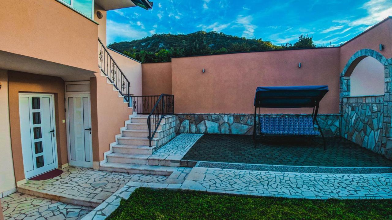 Holiday Home Rozic - Villa With Private Seasonal Heated Pool Мостар Екстериор снимка